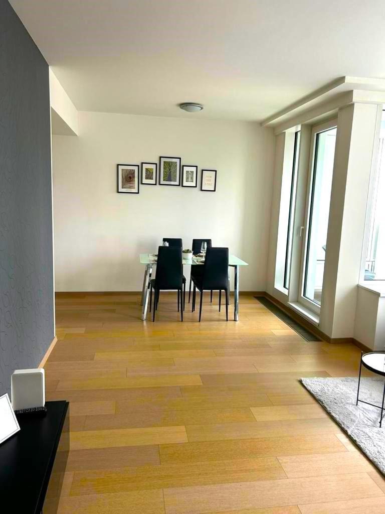 Skau Panorama Family & Business Apartment City View Free Parking Bratislava Dış mekan fotoğraf